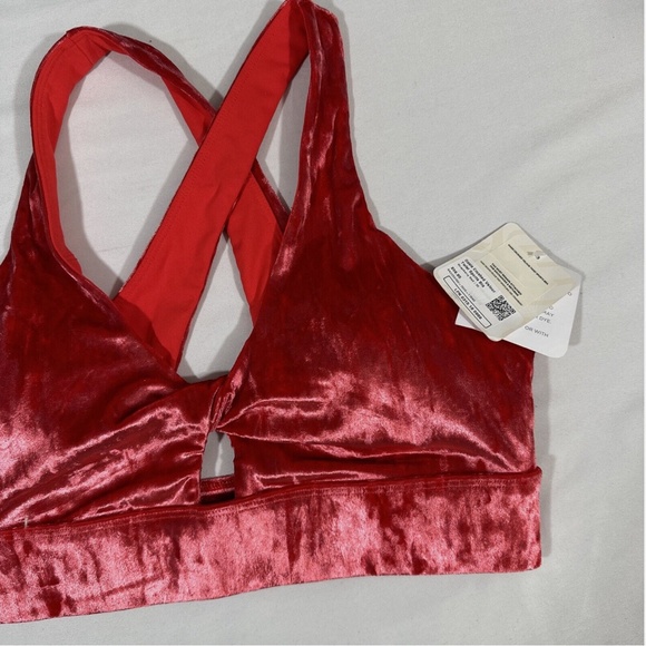 NWT $60 Fabletics [ Medium ] Crushed Velour Sports Bra in Strawberry‎ Red #U1168 - Picture 4 of 9